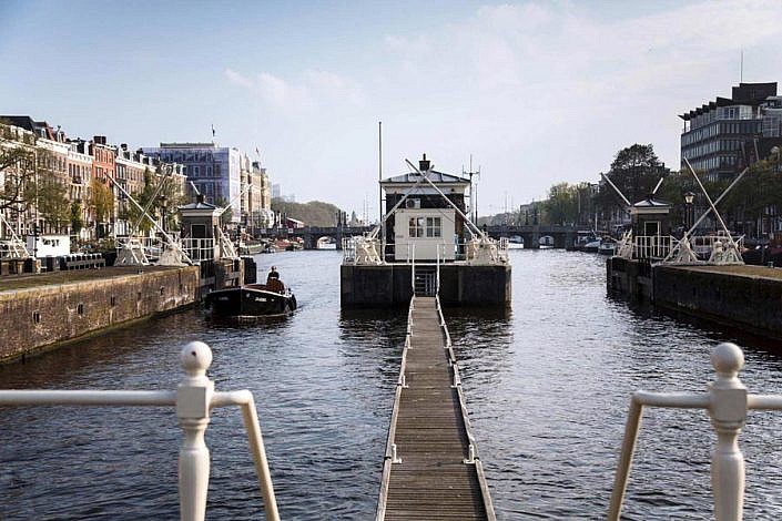 Amsterdam one-house-bridge-hotels